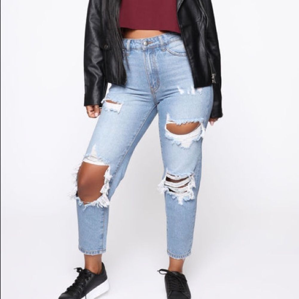 Shoot The Gaps Distressed Mom Jeans 👖